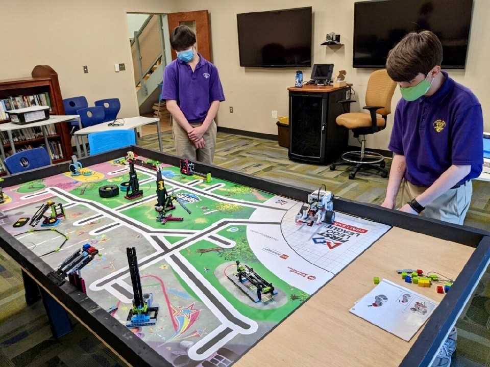 Robotics Teams Prepare for Competition